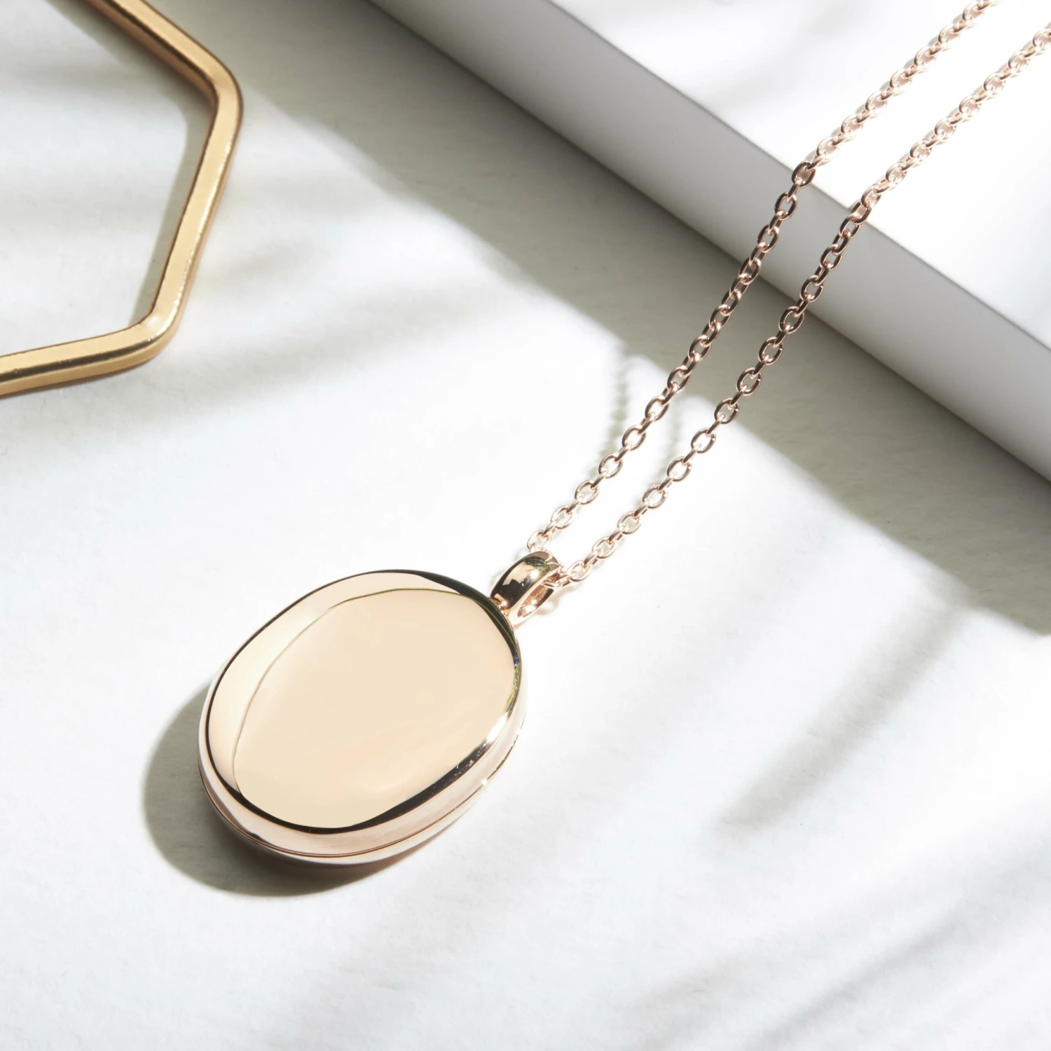 Large Oval Locket – Rose Gold 9 Large Oval Locket – Rose Gold - Image 7