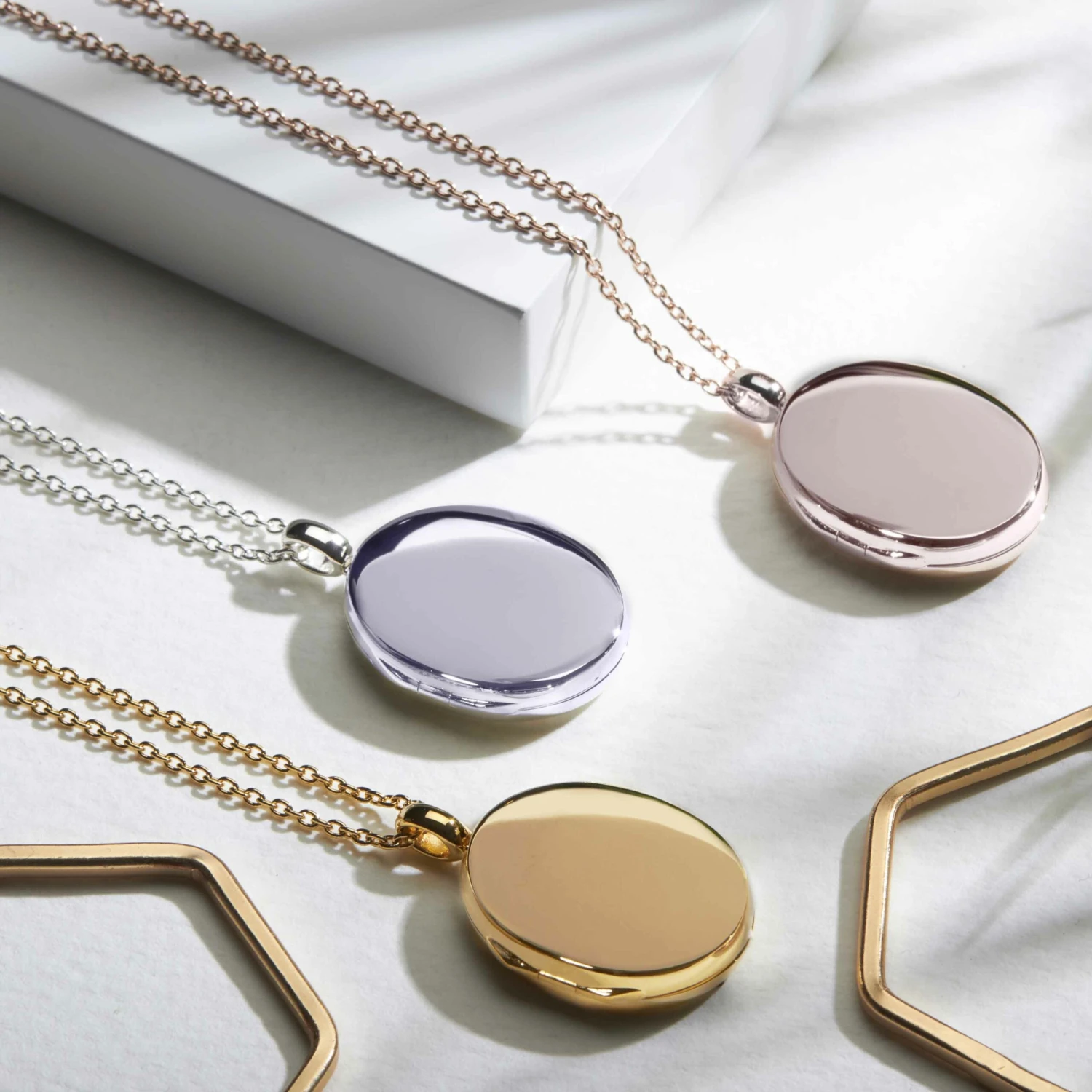 Large Oval Locket – Rose Gold 10 Large Oval Locket – Rose Gold - Image 8