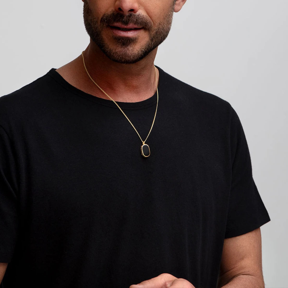 Men’s Small Onyx Dog Tag Locket – Gold 7 Men’s Small Onyx Dog Tag Locket – Gold - Image 5