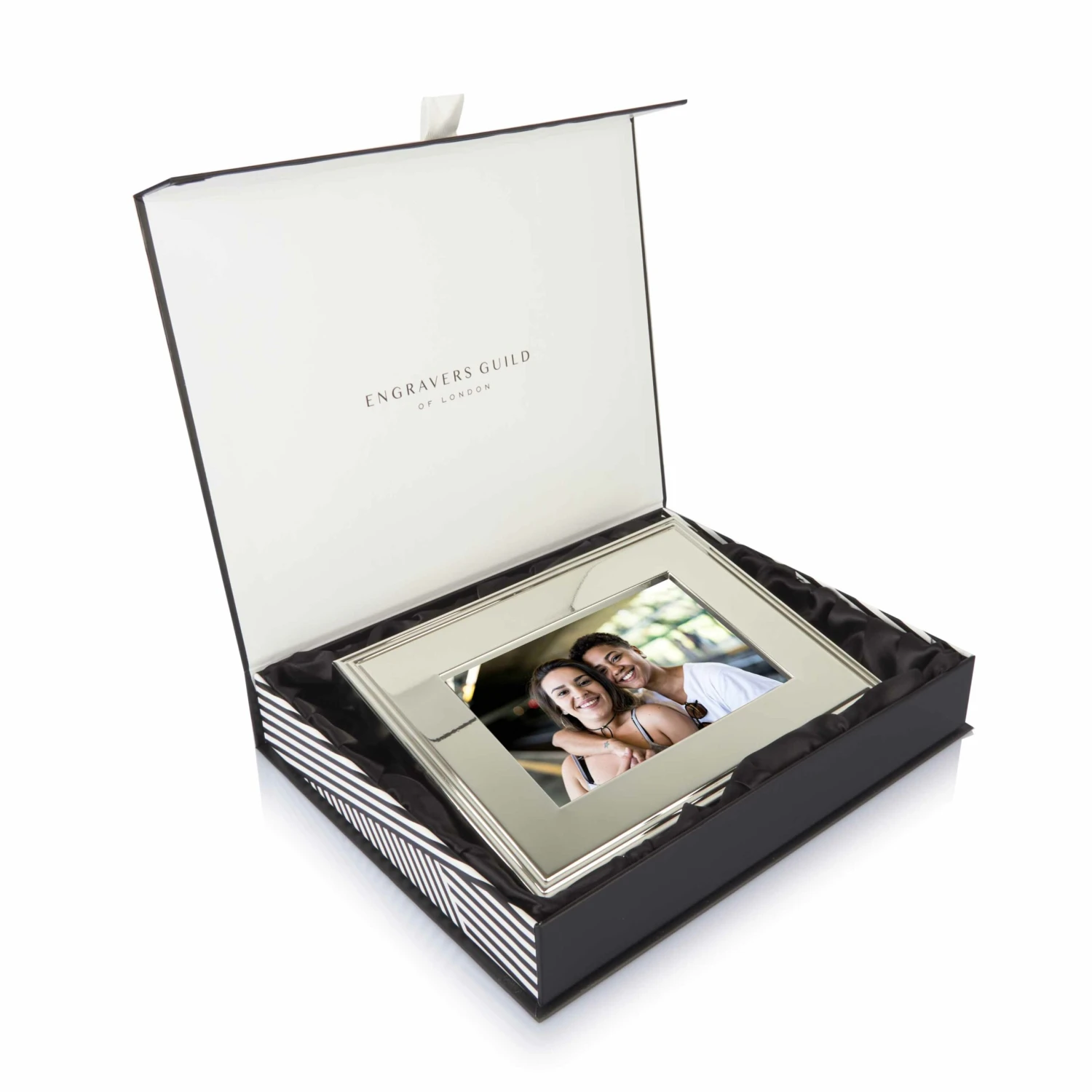 Personalised Elegance Silver Plated Photo Frame – 4×6 6 Personalised Elegance Silver Plated Photo Frame – 4×6 - Image 4