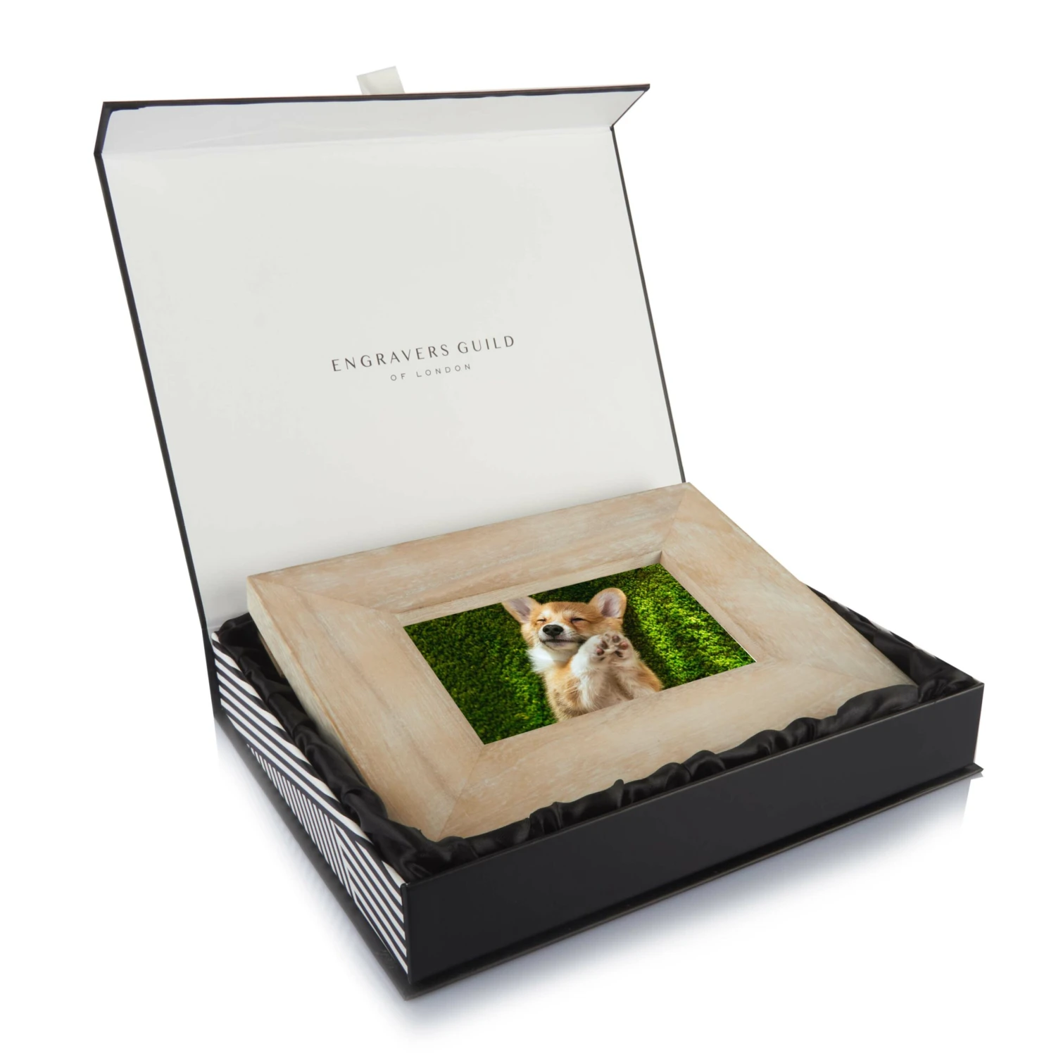 Personalised Villandry Light Wood Photo Frame – 4×6 6 Personalised Villandry Light Wood Photo Frame – 4×6 - Image 4