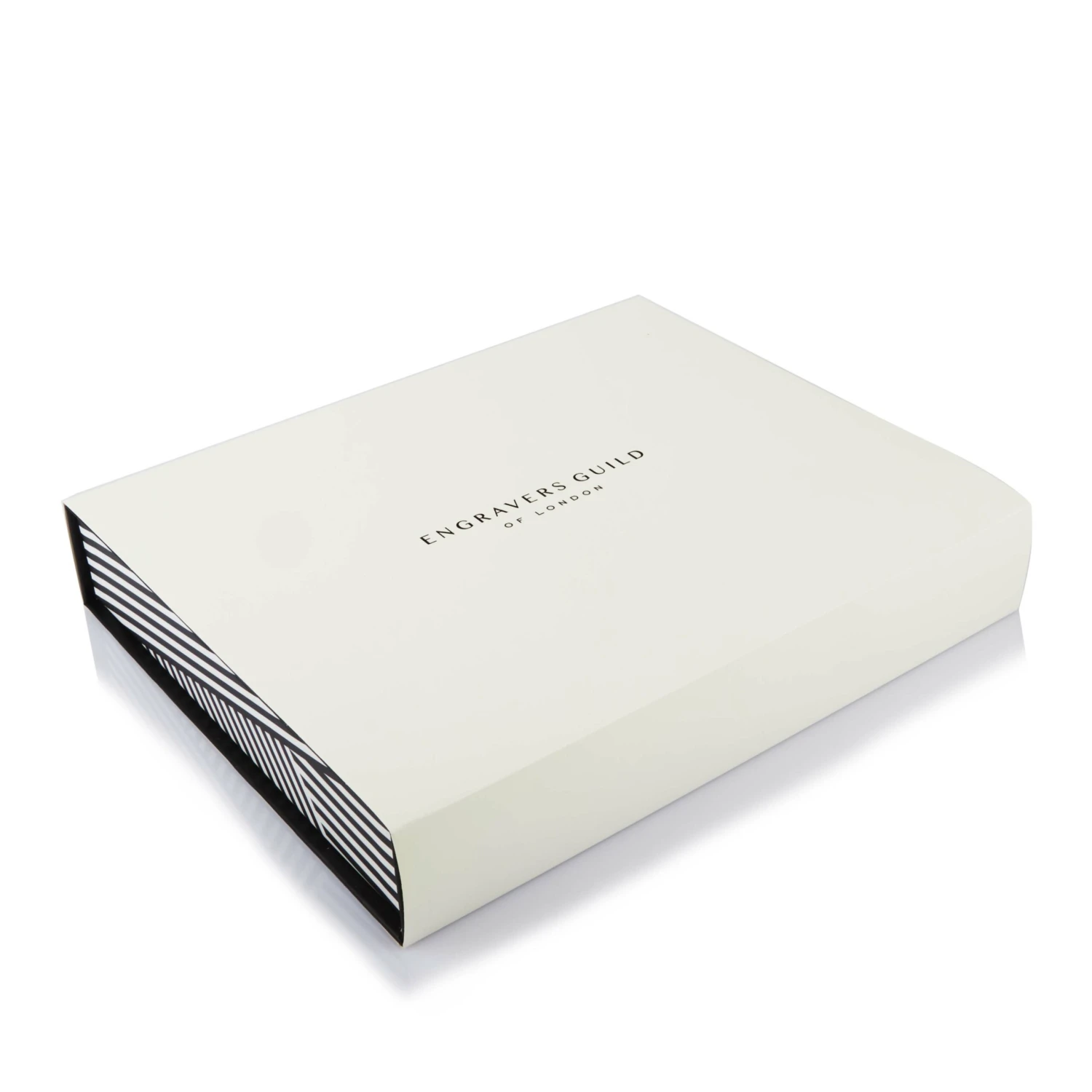 Personalised Elegance Silver Plated Photo Frame – 4×6 8 Personalised Elegance Silver Plated Photo Frame – 4×6 - Image 6