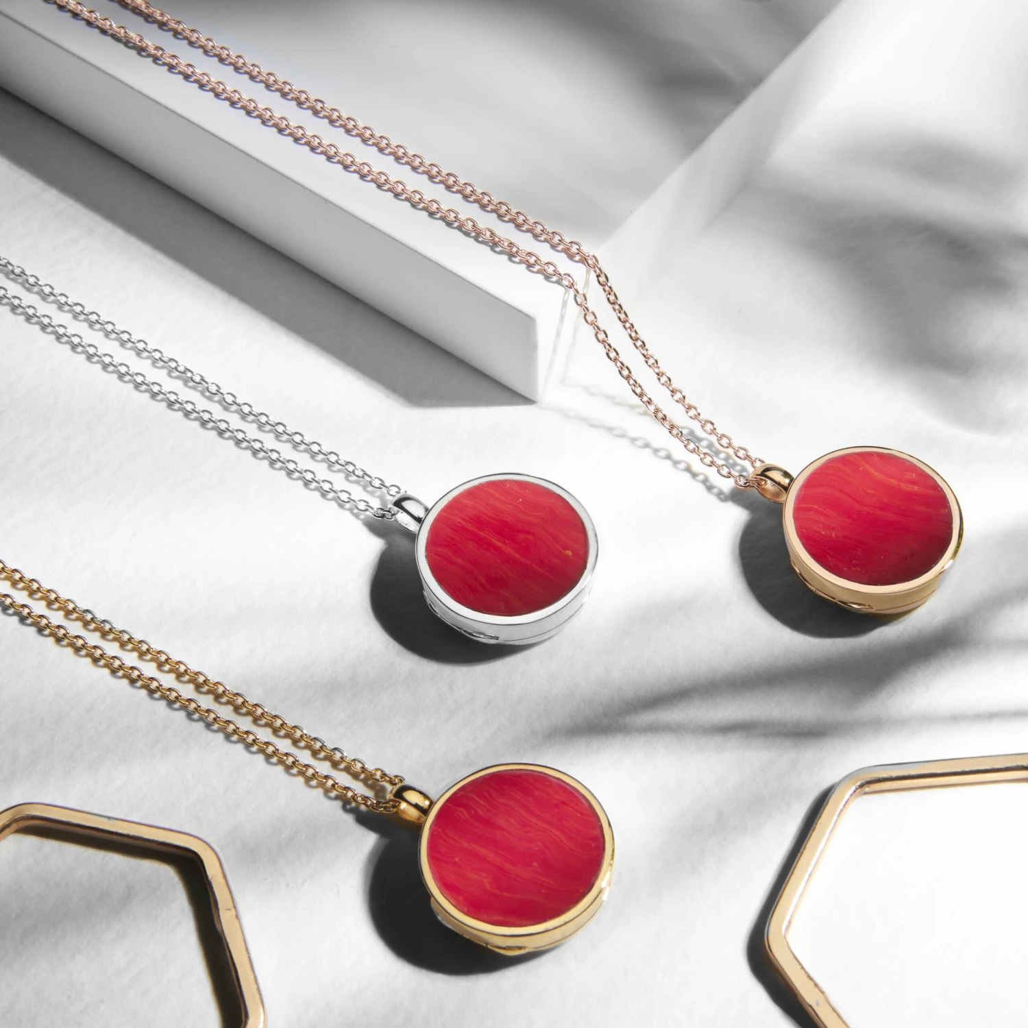 Coral Modern Round Locket – Rose Gold 9 Coral Modern Round Locket – Rose Gold - Image 7