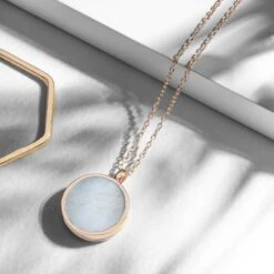 Mother Of Pearl Modern Round Locket – Rose Gold -Fashion Accessories Rose MOP Round mq scaled 1